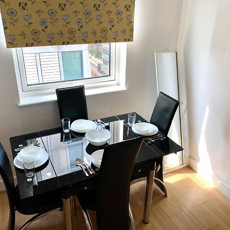 Central London 2 Bedrooms, Seperate Recption, Full Kitchen, Free Parking Εξωτερικό φωτογραφία