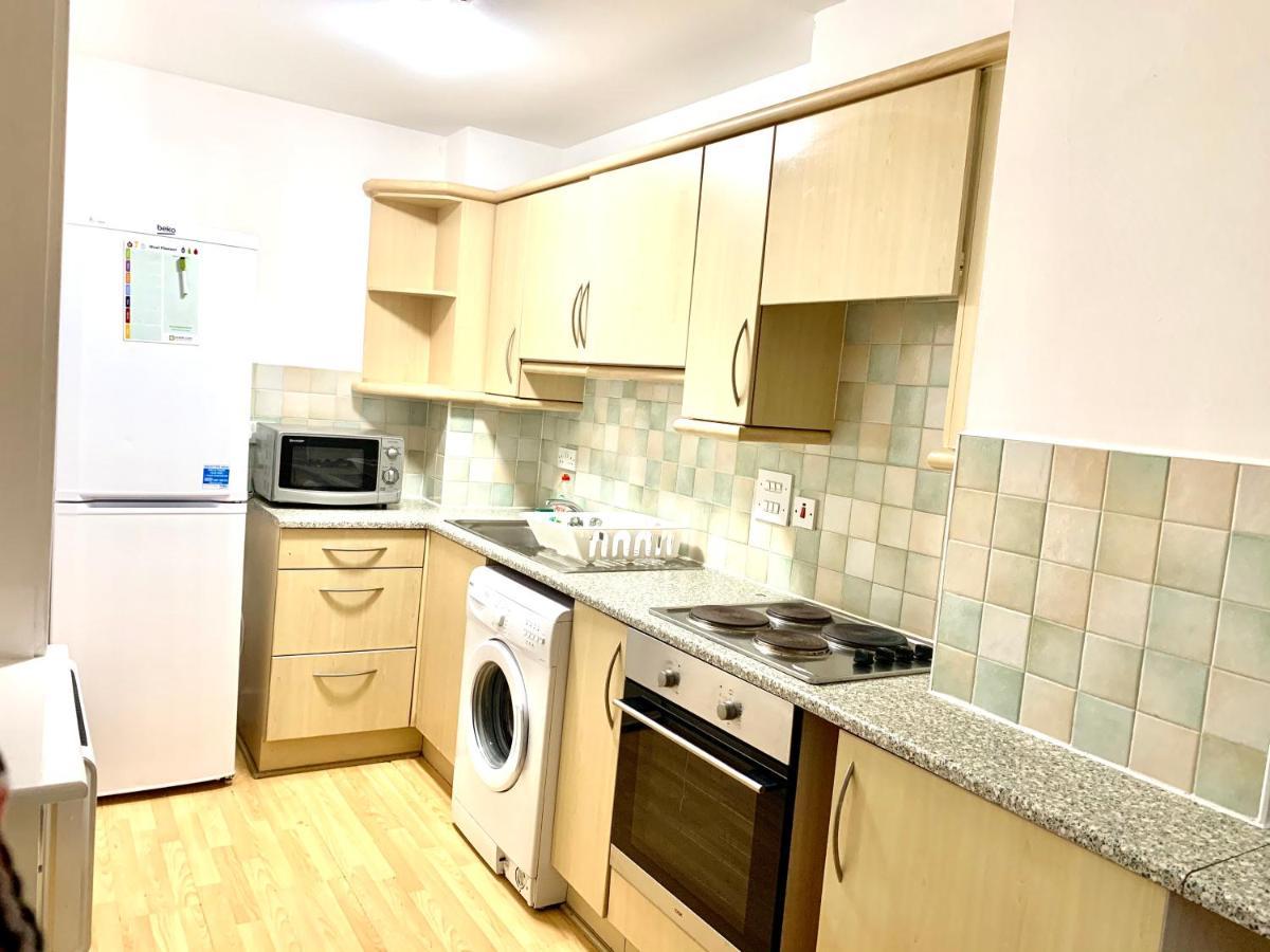 Central London 2 Bedrooms, Seperate Recption, Full Kitchen, Free Parking Εξωτερικό φωτογραφία