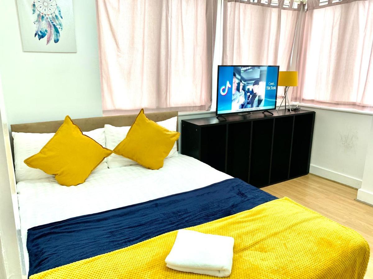 Central London 2 Bedrooms, Seperate Recption, Full Kitchen, Free Parking Εξωτερικό φωτογραφία