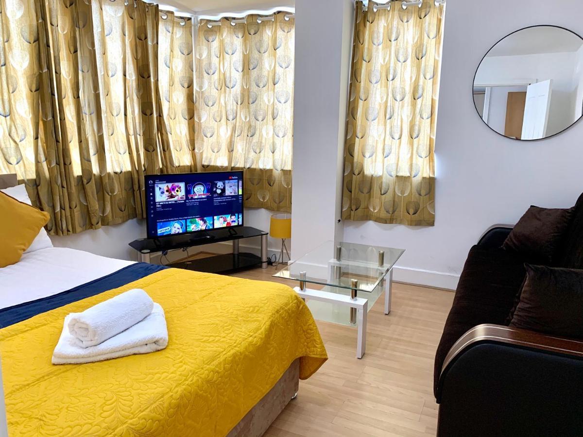 Central London 2 Bedrooms, Seperate Recption, Full Kitchen, Free Parking Εξωτερικό φωτογραφία
