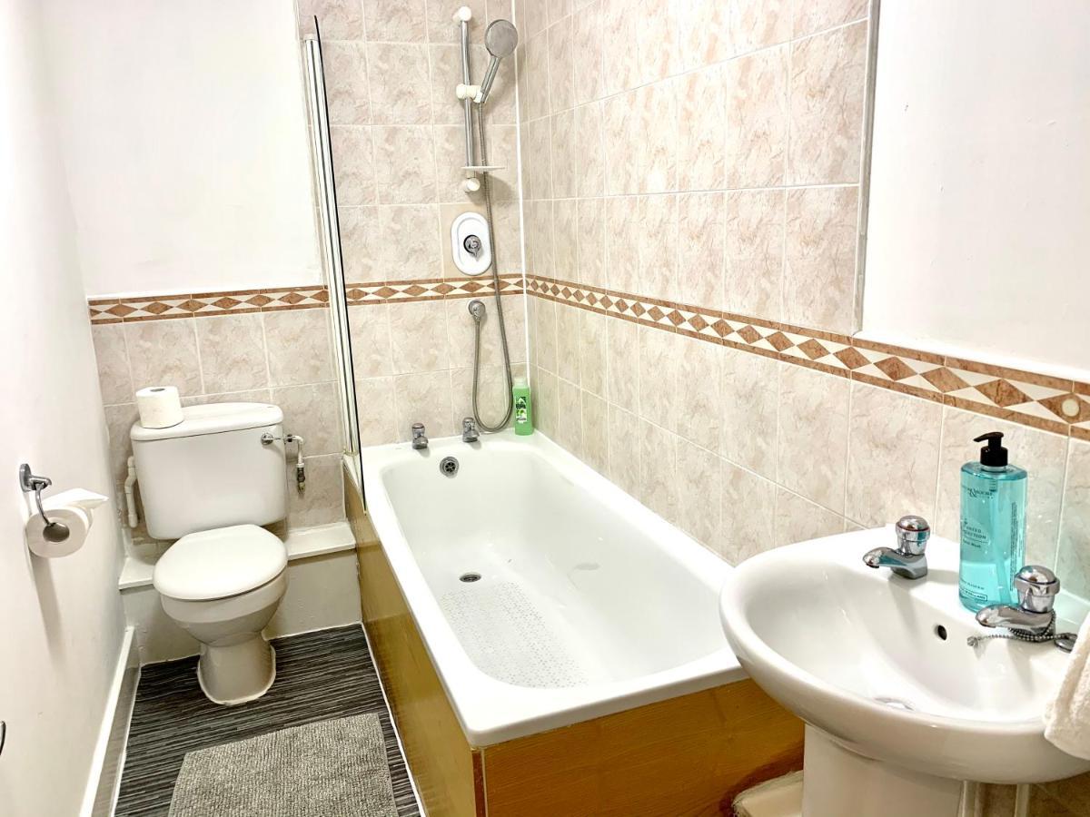 Central London 2 Bedrooms, Seperate Recption, Full Kitchen, Free Parking Εξωτερικό φωτογραφία