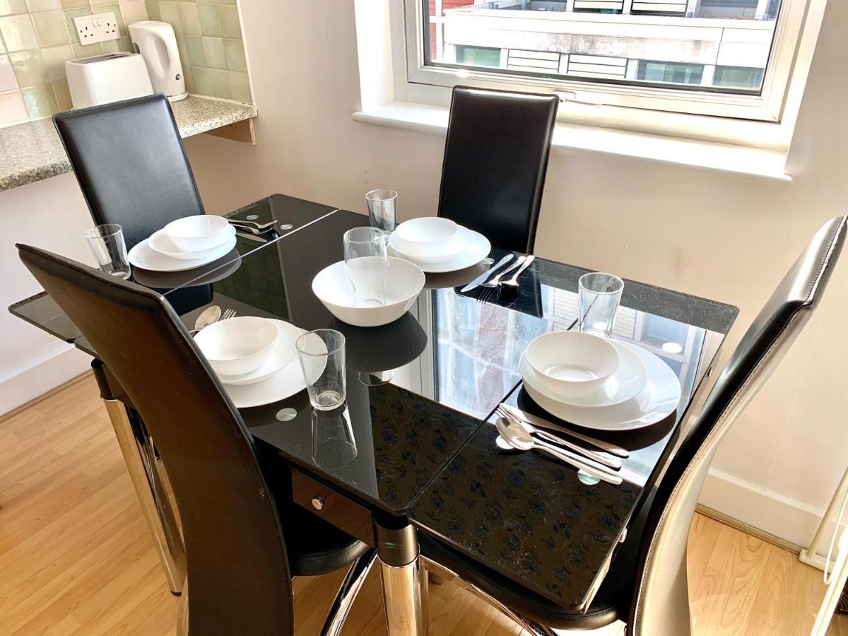 Central London 2 Bedrooms, Seperate Recption, Full Kitchen, Free Parking Εξωτερικό φωτογραφία